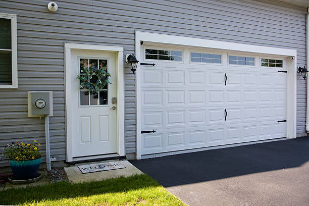 24/7 Emergency Garage Door Panel Replacement experts in Long Neck, DE